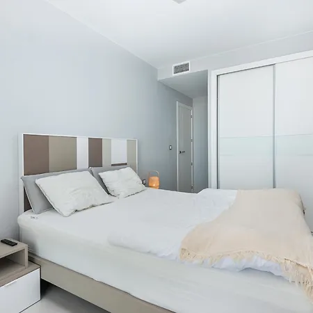 Luxury Seaview Beachfront Pools,jacuzzi,gym Arenales del Sol