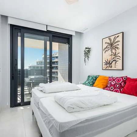 Infinity View Luxury Beachfront Pool&jacuzzi Apartament