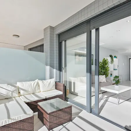 Luxury Seaview Beachfront Pools,jacuzzi,gym *