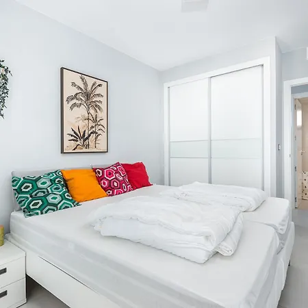 Infinity View Luxury Beachfront Pool&jacuzzi Apartament