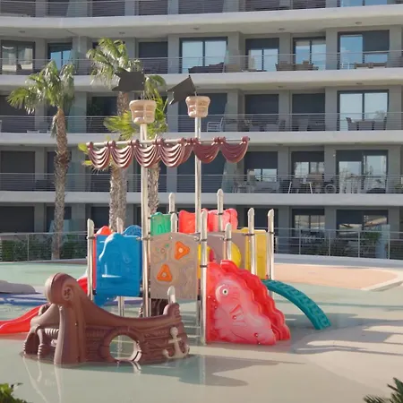 Infinity View Luxury Beachfront Pool&jacuzzi Apartament