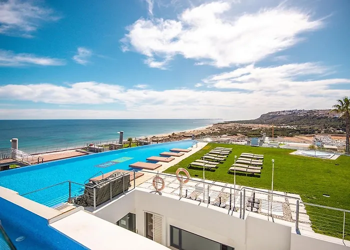 Infinity View Luxury Beachfront Pool&jacuzzi Apartment