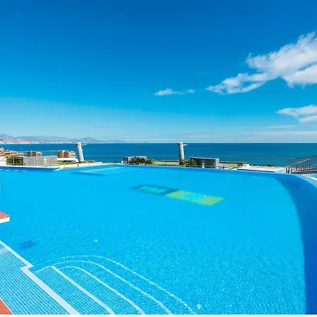 Infinity View Luxury Beachfront Pool&jacuzzi Lägenhet