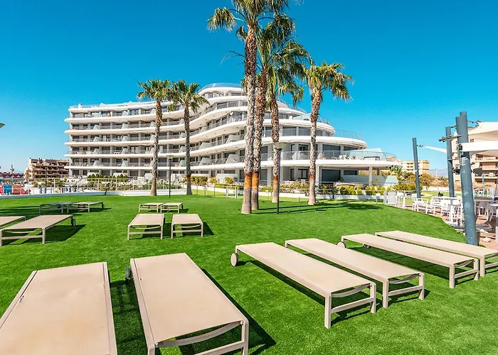 Апартаменты Infinity View Luxury Beachfront Pool&jacuzzi *