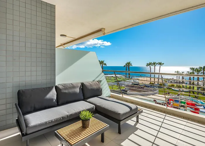 Апартаменты Infinity View Luxury Beachfront Pool&jacuzzi *