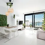 Infinity View Luxury Beachfront Pool&jacuzzi