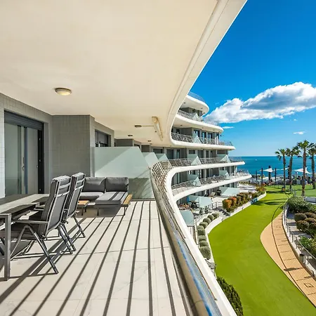 Luxury Seaview Beachfront Pools,jacuzzi,gym Apartman