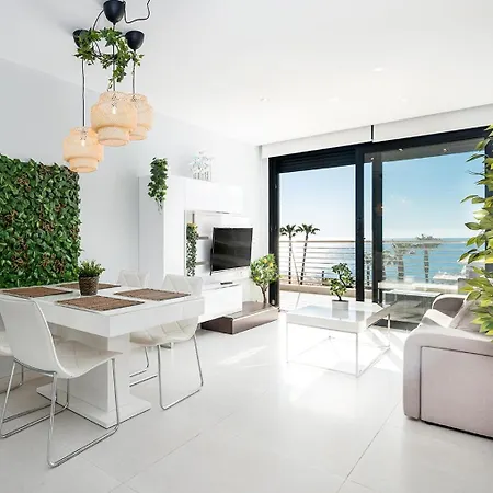 Luxury Seaview Beachfront Pools,jacuzzi,gym
